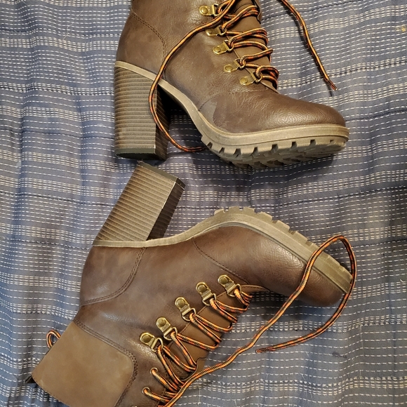 Portland Lace up boots 010 - Picture 6 of 11